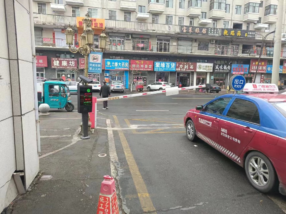 海倫普濟(jì)醫(yī)院收費(fèi)停車場(chǎng)